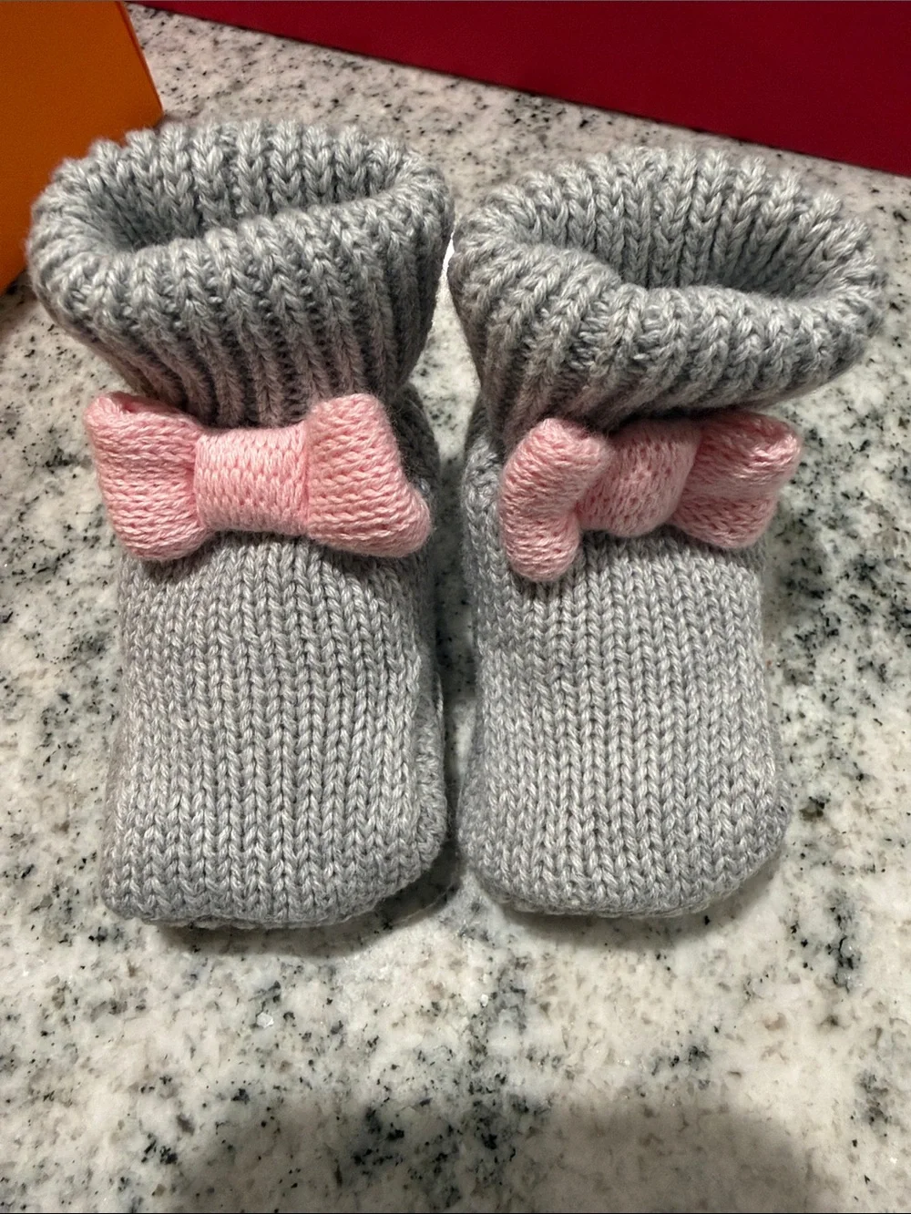 kate spade Cap & Bootie gift set (OS Baby)